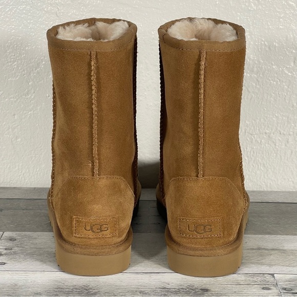UGG Women's Classic Short Rubber Logo Cold-Weather Boots - Chestnut - Sz-6 .US - Picture 10 of 14